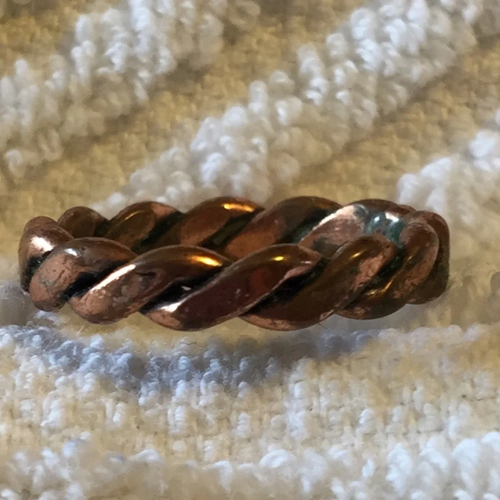 Vintage copper cuff bracelet and size 8 ring - Picture 4 of 7